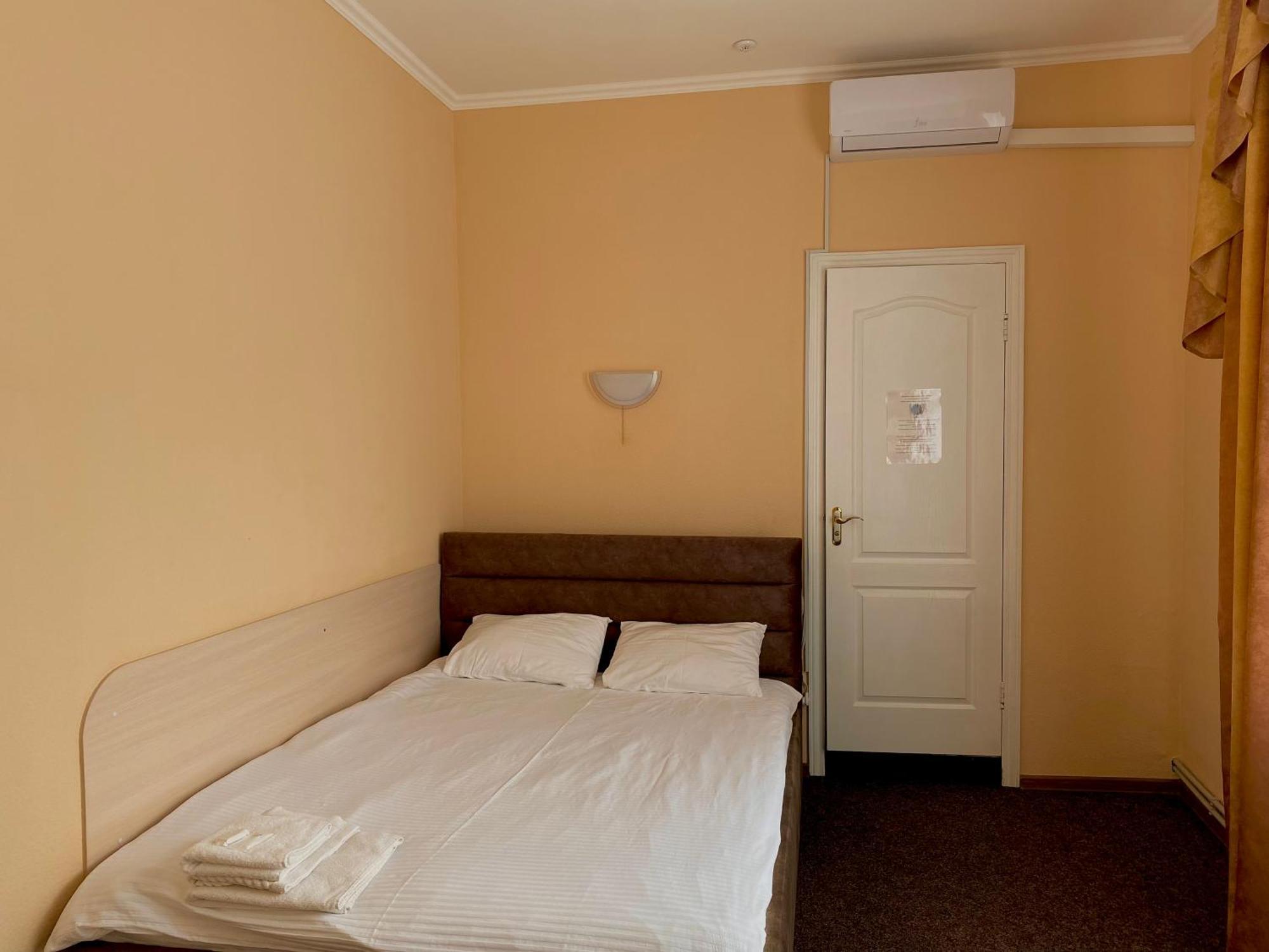 Орхідея Hotel Romny Buitenkant foto