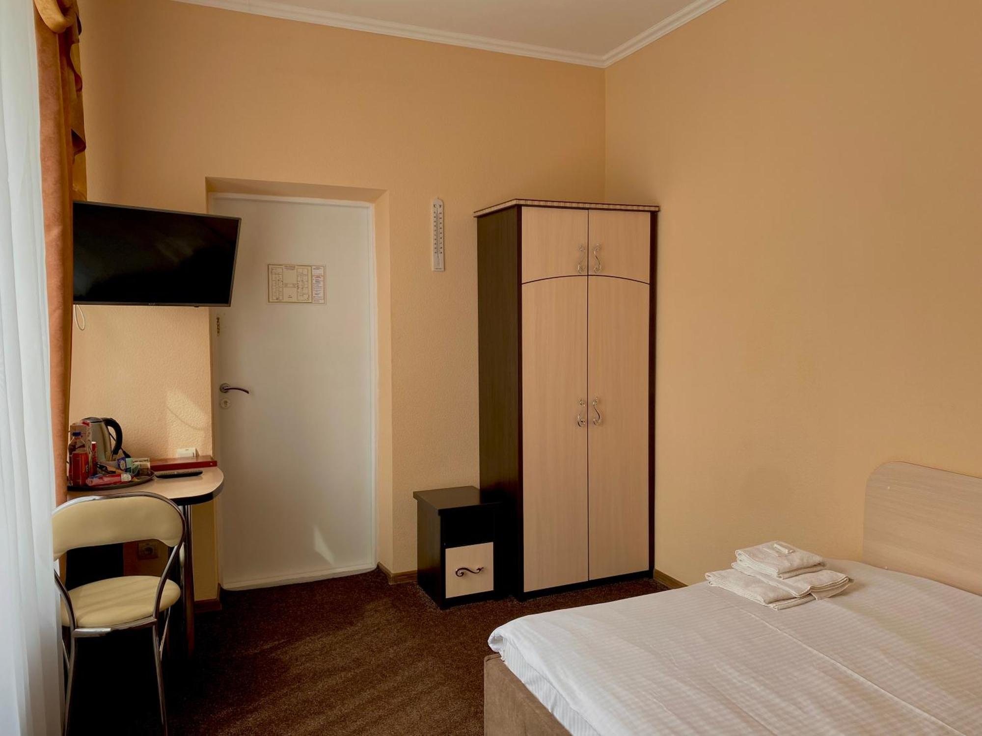 Орхідея Hotel Romny Buitenkant foto