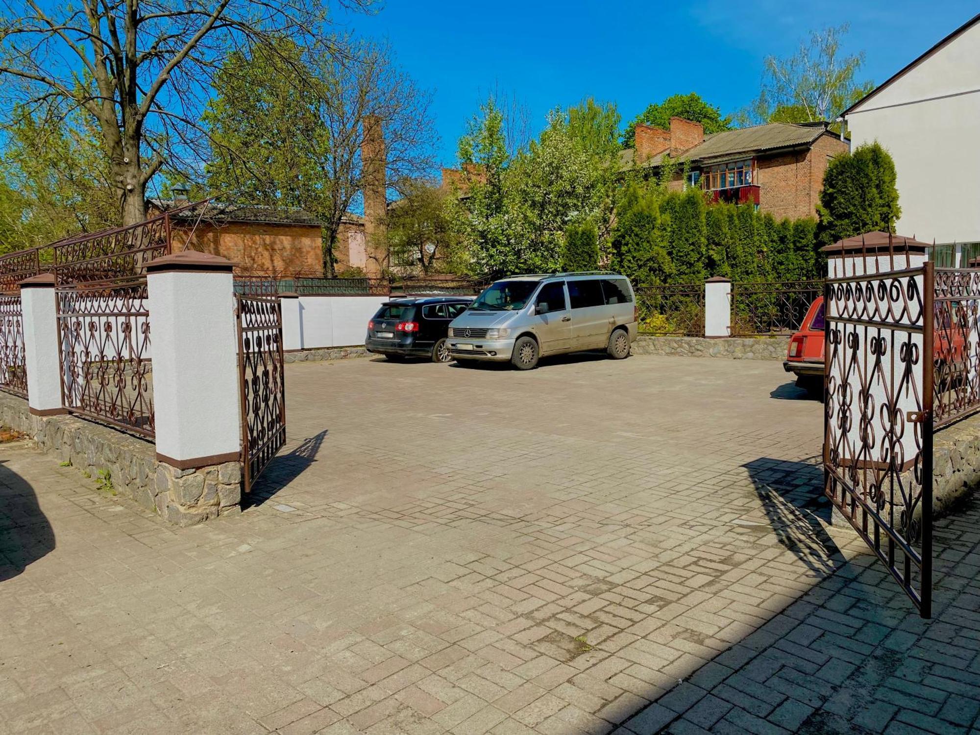Орхідея Hotel Romny Buitenkant foto
