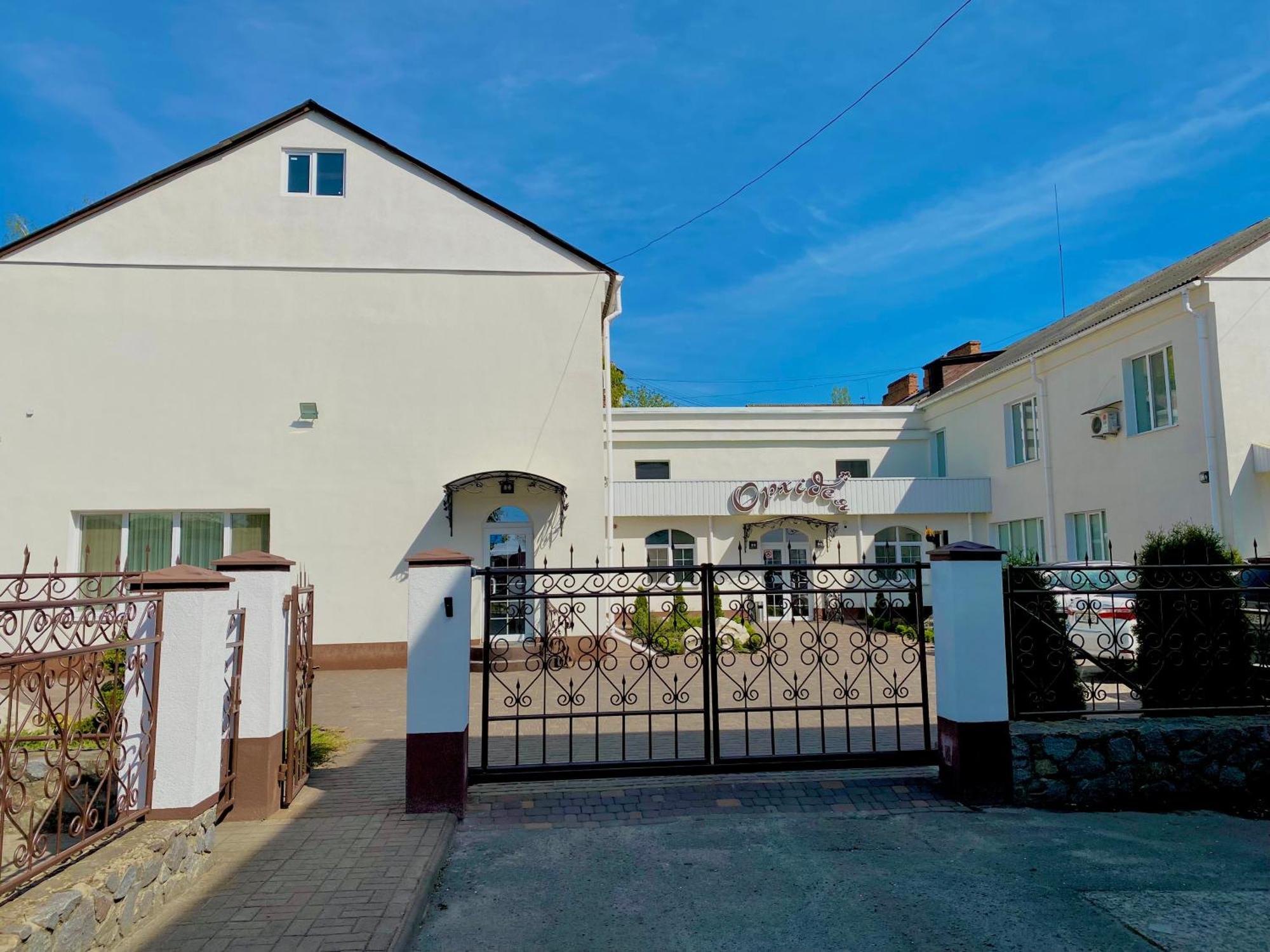 Орхідея Hotel Romny Buitenkant foto