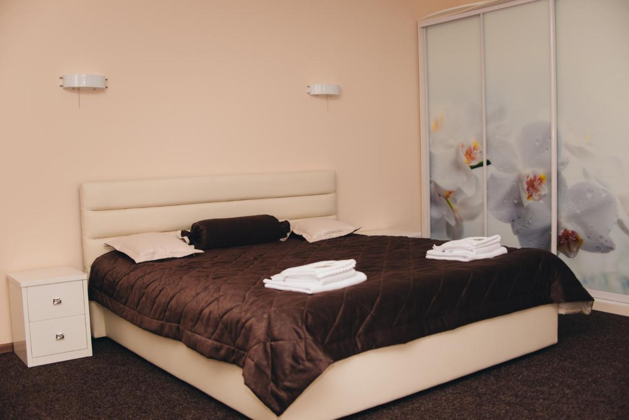 Орхідея Hotel Romny Buitenkant foto