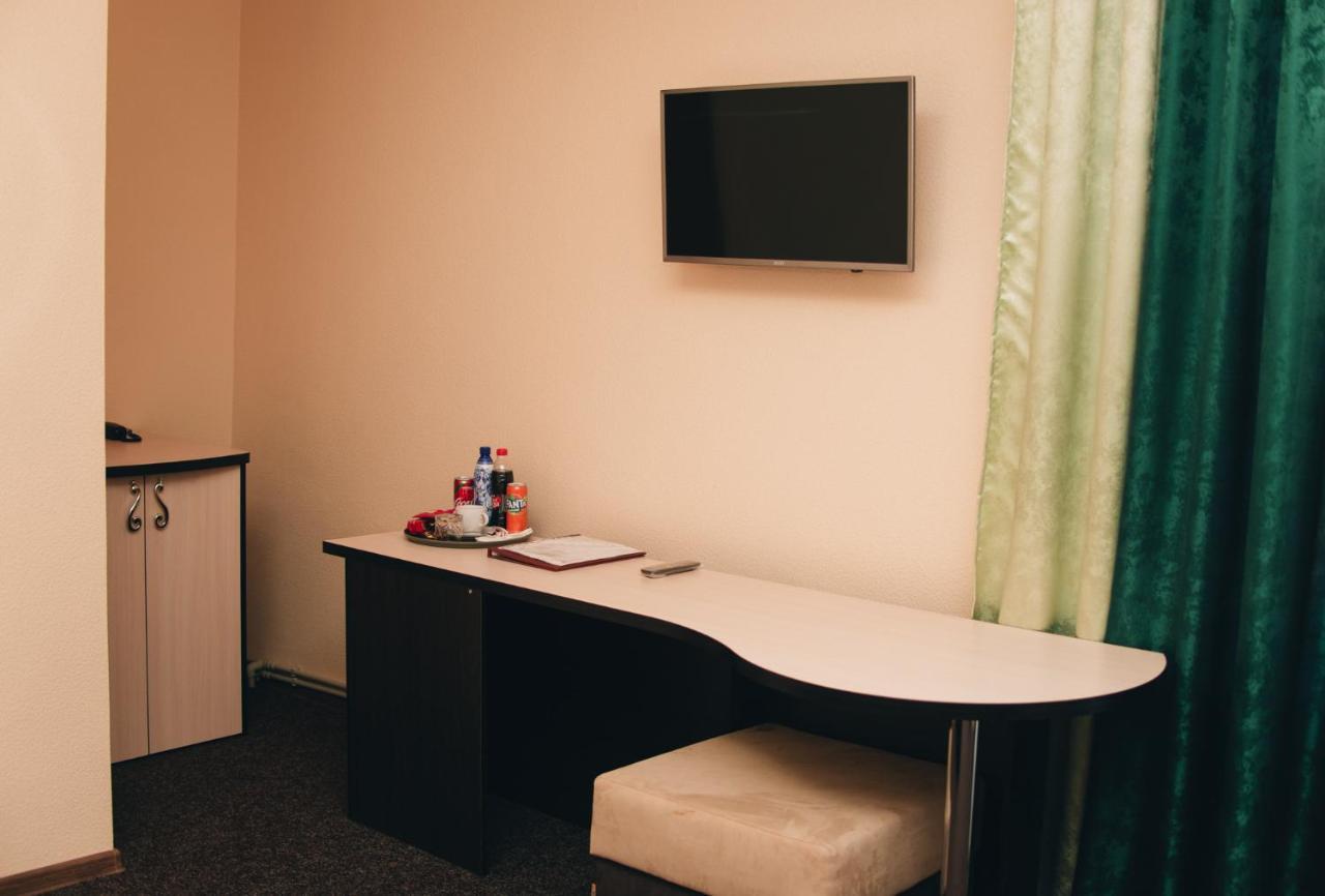 Орхідея Hotel Romny Buitenkant foto
